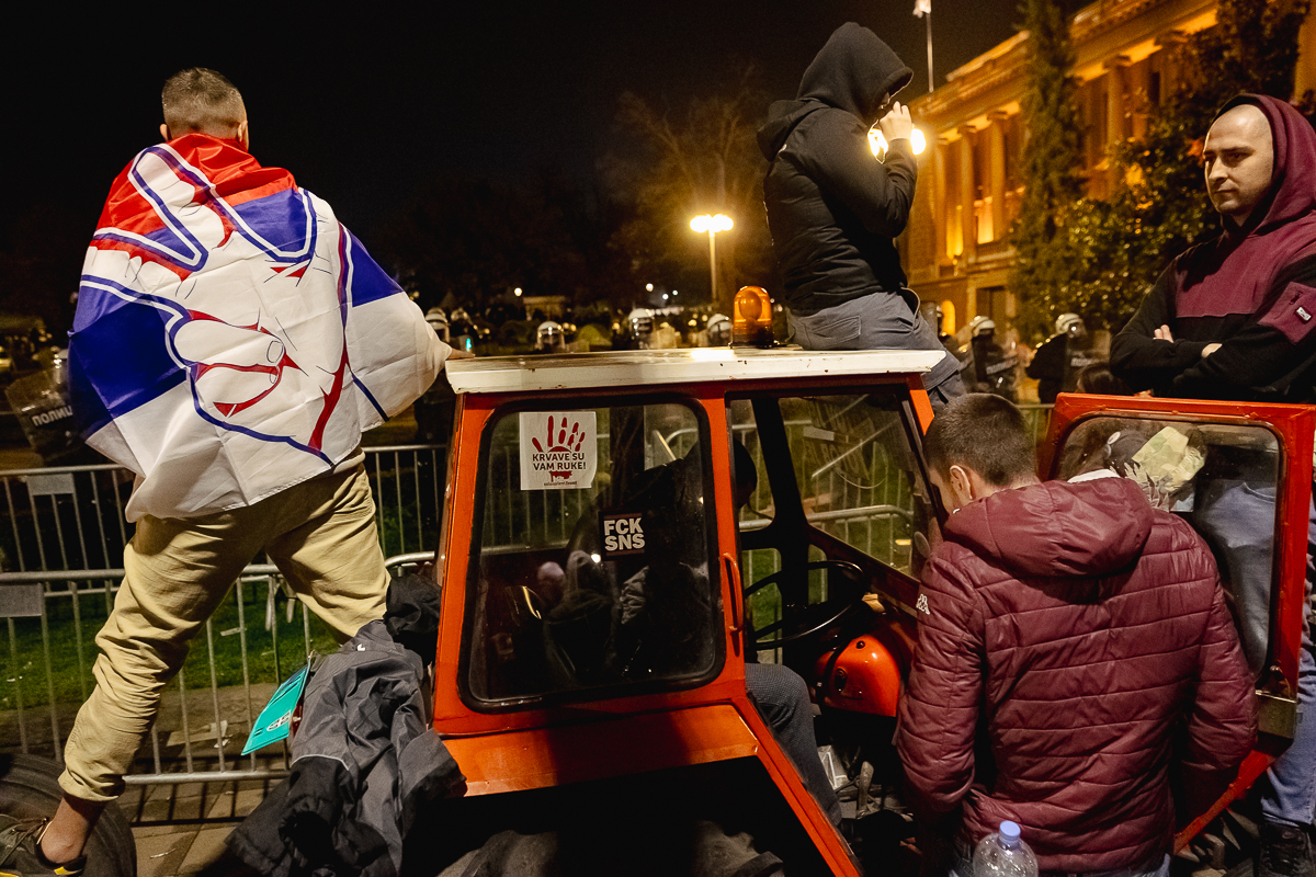 Marele protest de la Belgrad văzut din mulțime: Cratițele și tăcerea care au speriat Puterea FOTOREPORTAJ