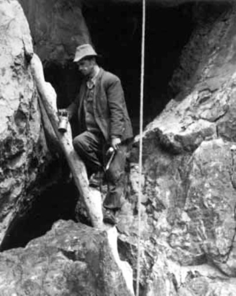 Cum erau torturați proprietarii de mine din Munții Apuseni în primii ani ai comunismului: „Predă aurul! Dă-l, știm că mai ai!”