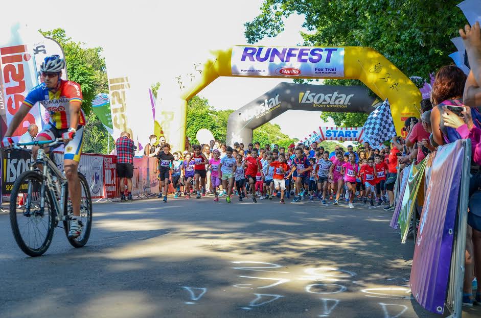 900 de alergători s-au bucurat de mișcare în natură, la RUNFEST - FOX TRAIL Half Marathon / GALERIE FOTO