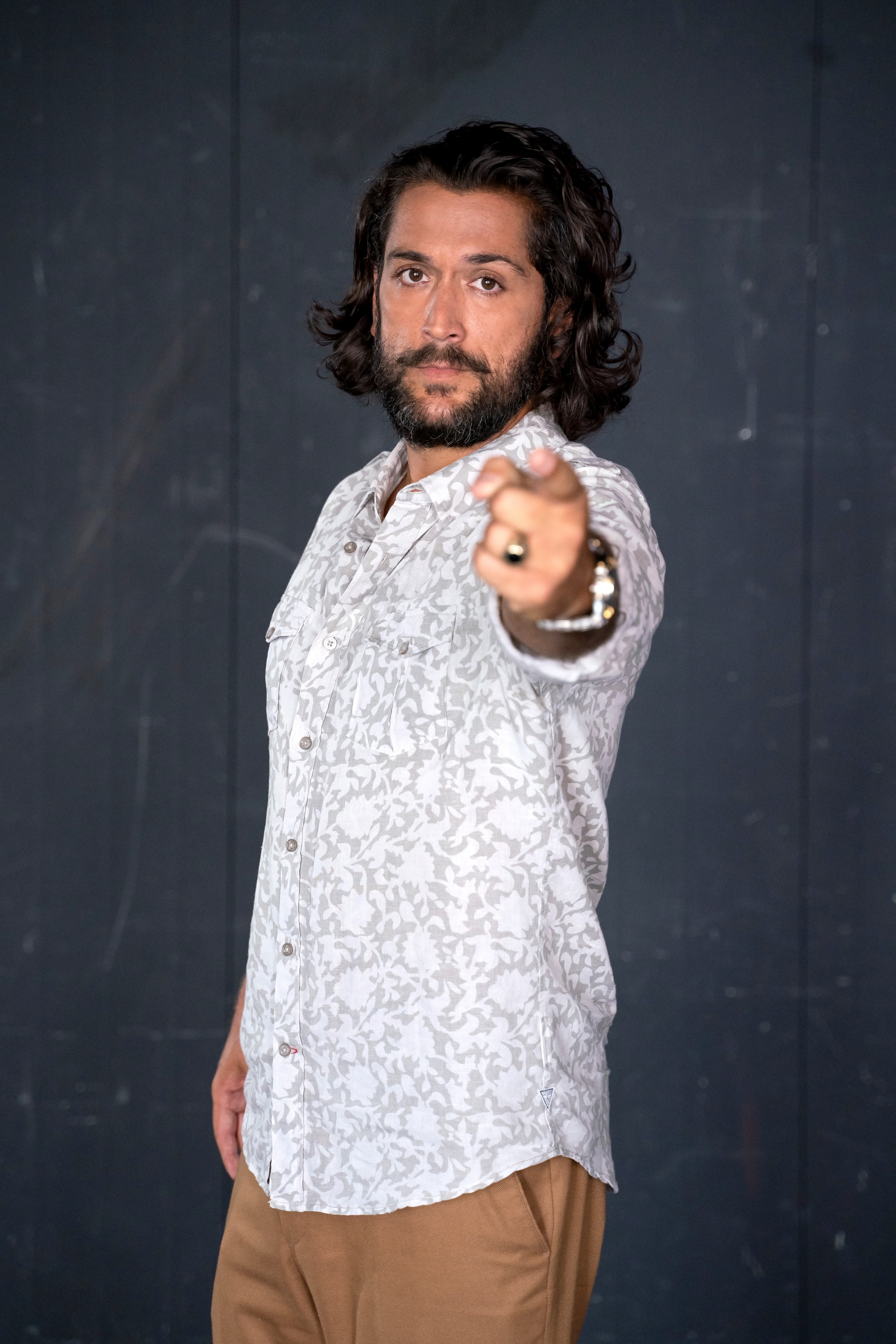 Cezar Ouatu a zis cine sunt „cei mai nesuferiți din showbiz”. Trei vedete a nominalizat, printre care și Ana Baniciu: „De cântat, arată bine”