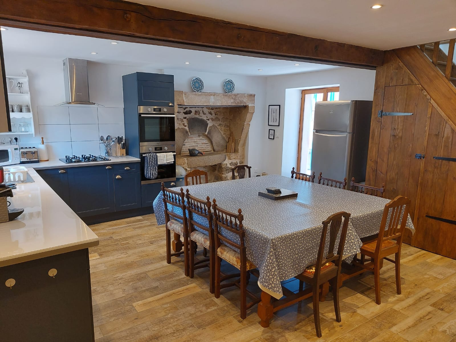 După ce au fost concediați, soții britanici și-au vândut casa din Manchester și au cumpărat un cătun în Franța, pe care l-au transformat în sat de vacanță