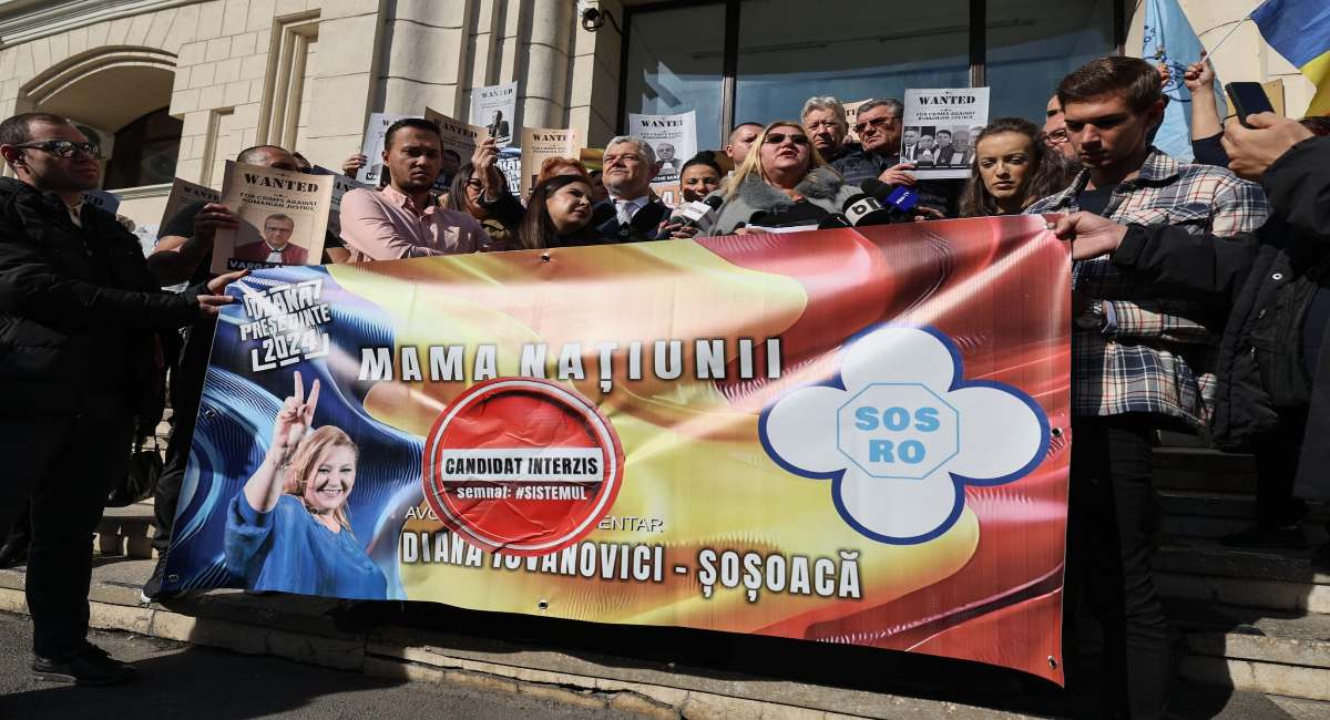 Diana Șoșoacă n-a fost lăsată să intre în Parchetul General, ca să depună plângere împotriva judecătorilor CCR