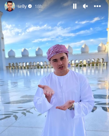 Imagini din vacanța de lux a lui Selly în Emiratele Arabe. S-a cazat la un hotel de cinci stele și conduce o mașină de peste 200.000 de euro