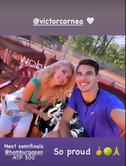 Sărut între Andreea Bălan și Victor Cornea. Unde se află îndrăgostiții și cum s-au pozat