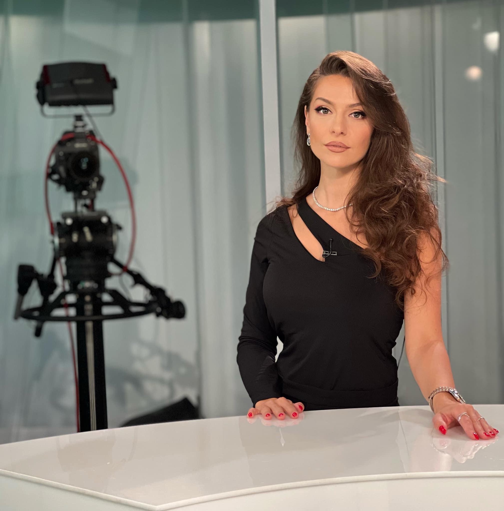 Ce a pățit prezentatoarea Simona Țăranu la un interviu în televiziune: „Redactorul-șef mi-a zis: «Îmi pare rău că ești profi, dar nu ești sexy»”