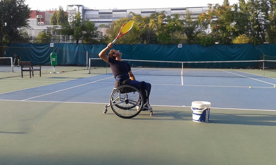 Ciprian Anton, campionul naţional la tenis în scaun rulant, nu se satură de acest sport: ”Orice durere dispare”