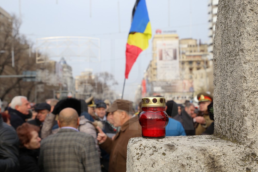 Preşedintele Iohannis a participat la ceremonia dedicată victimelor Revoluţiei, în Piaţa Universităţii / FOTO&VIDEO