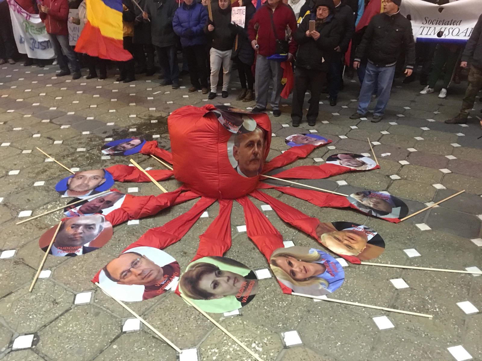 Proteste și în restul țării. Mii de oameni au ieșit în stradă să își strige nemulțumirile