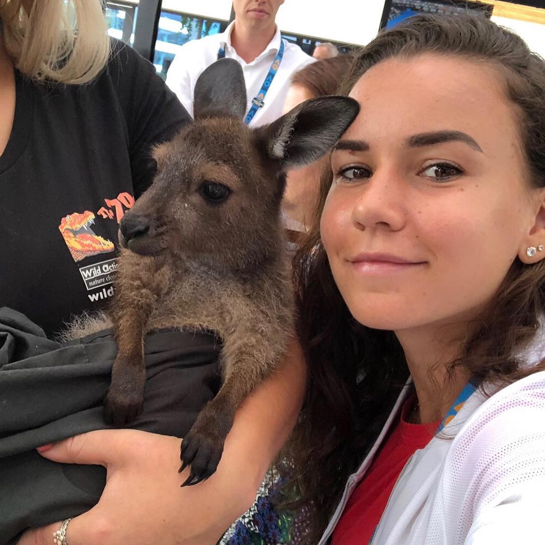 Monica Niculescu, Irina Bara şi Mihaela Buzărnescu s-au jucat cu un șarpe uriaș la Melbourne | GALERIE FOTO