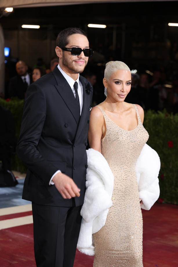 Kim Kardashian și Pete Davidson s-au despărțit după 9 luni de relație. Ce s-a întâmplat între cei doi îndrăgostiți
