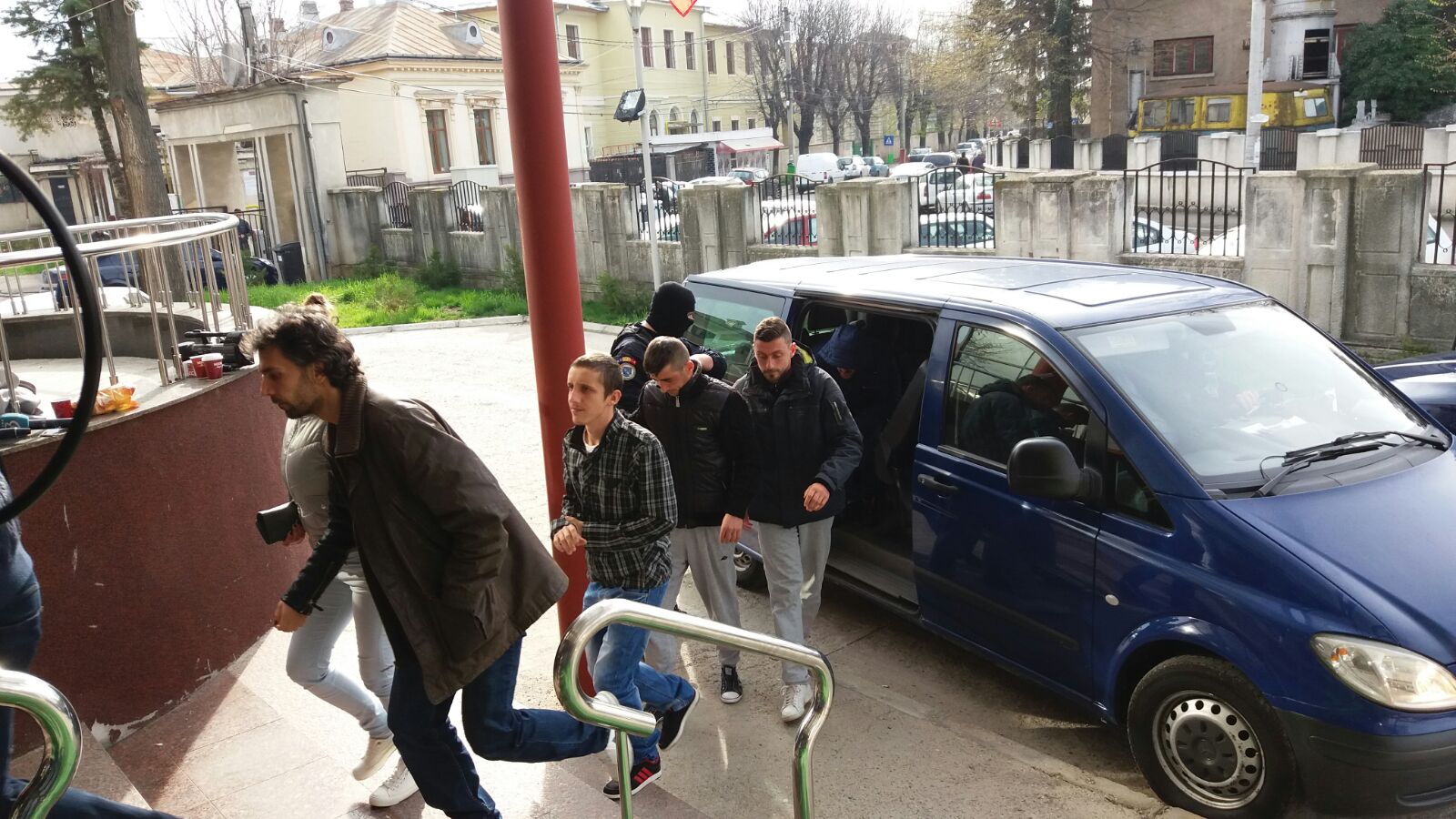 BOMBĂ! Cheloo de la Paraziţii, adus la audieri pentru trafic de droguri!