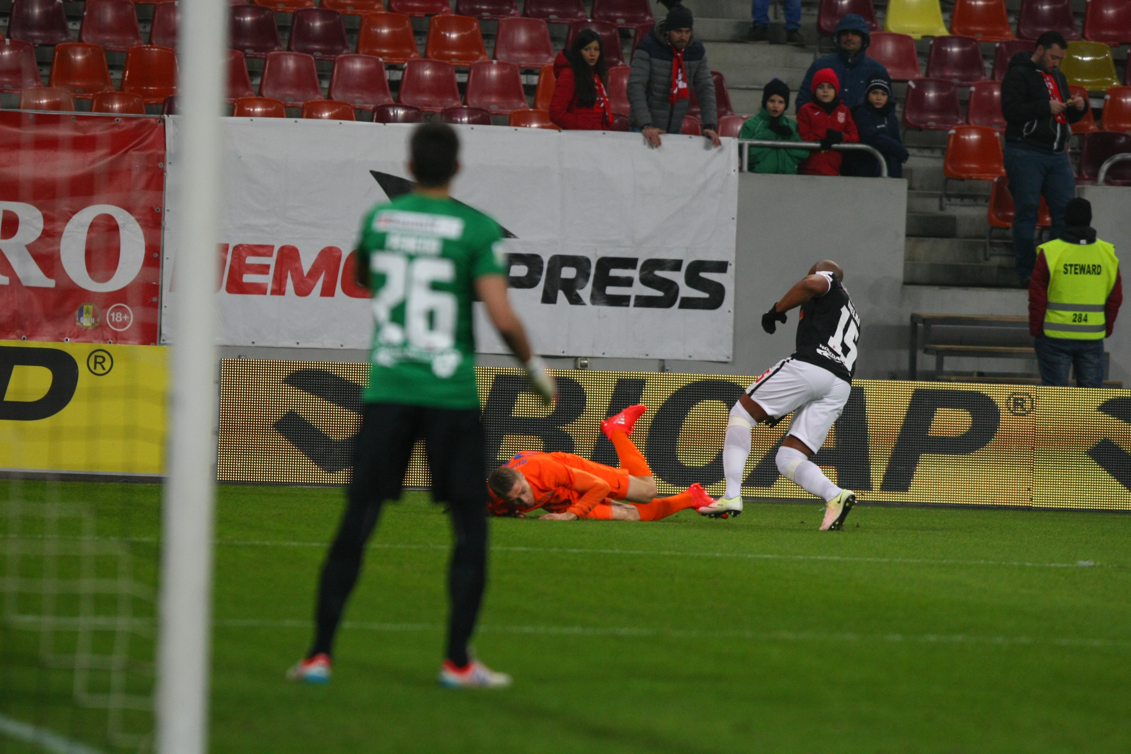 Liga 1, etapa a 24-a. Dinamo - FC Botoșani 1-0. Debut reușit pentru Contra, după un meci cu multe ocazii mari  | GALERIE FOTO