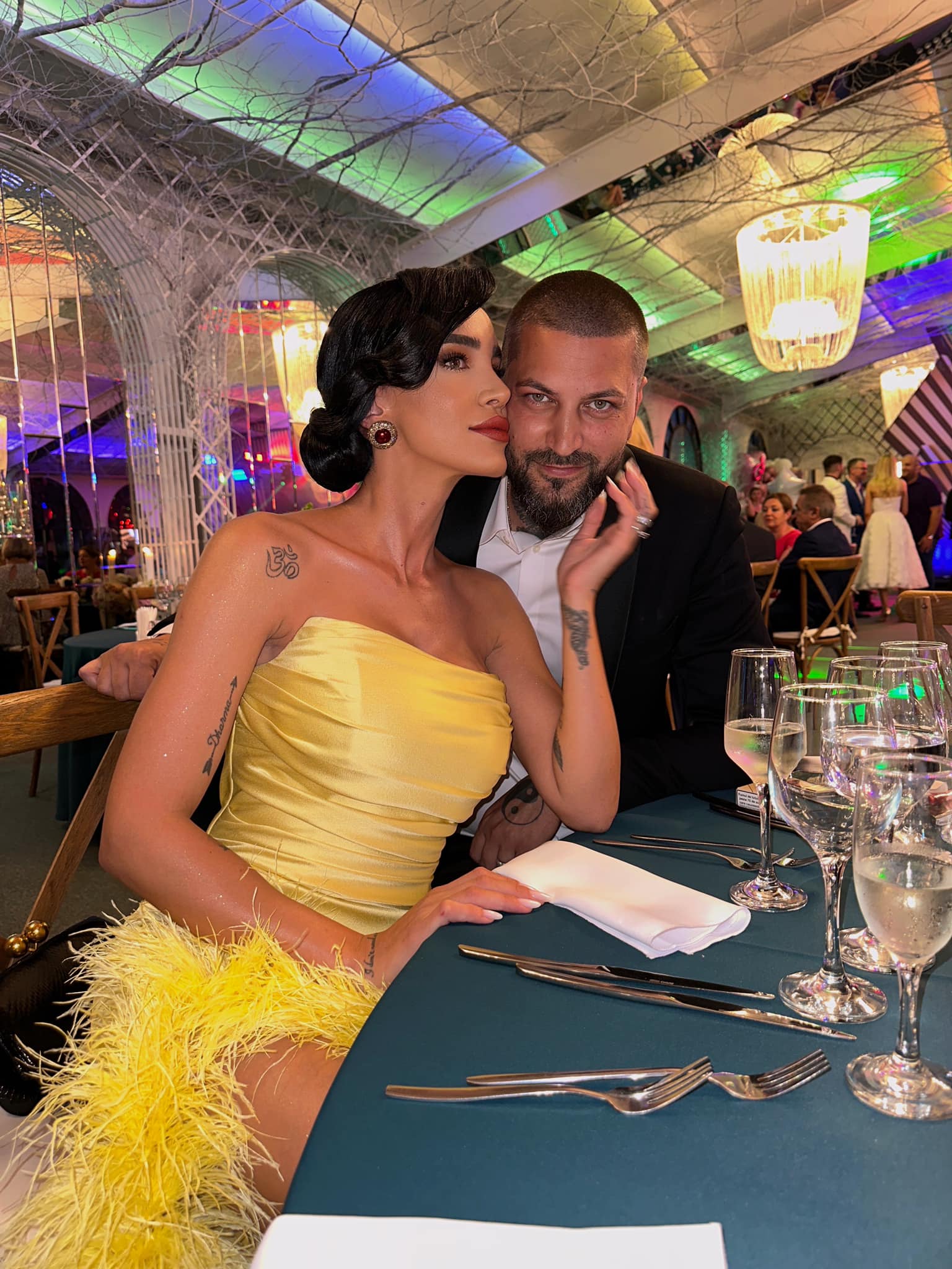 Cum a apărut Adelina Pestrițu la botezul fetiței Andreei Antonescu. A fost diva în galben: „Câtă grație, feminitate”