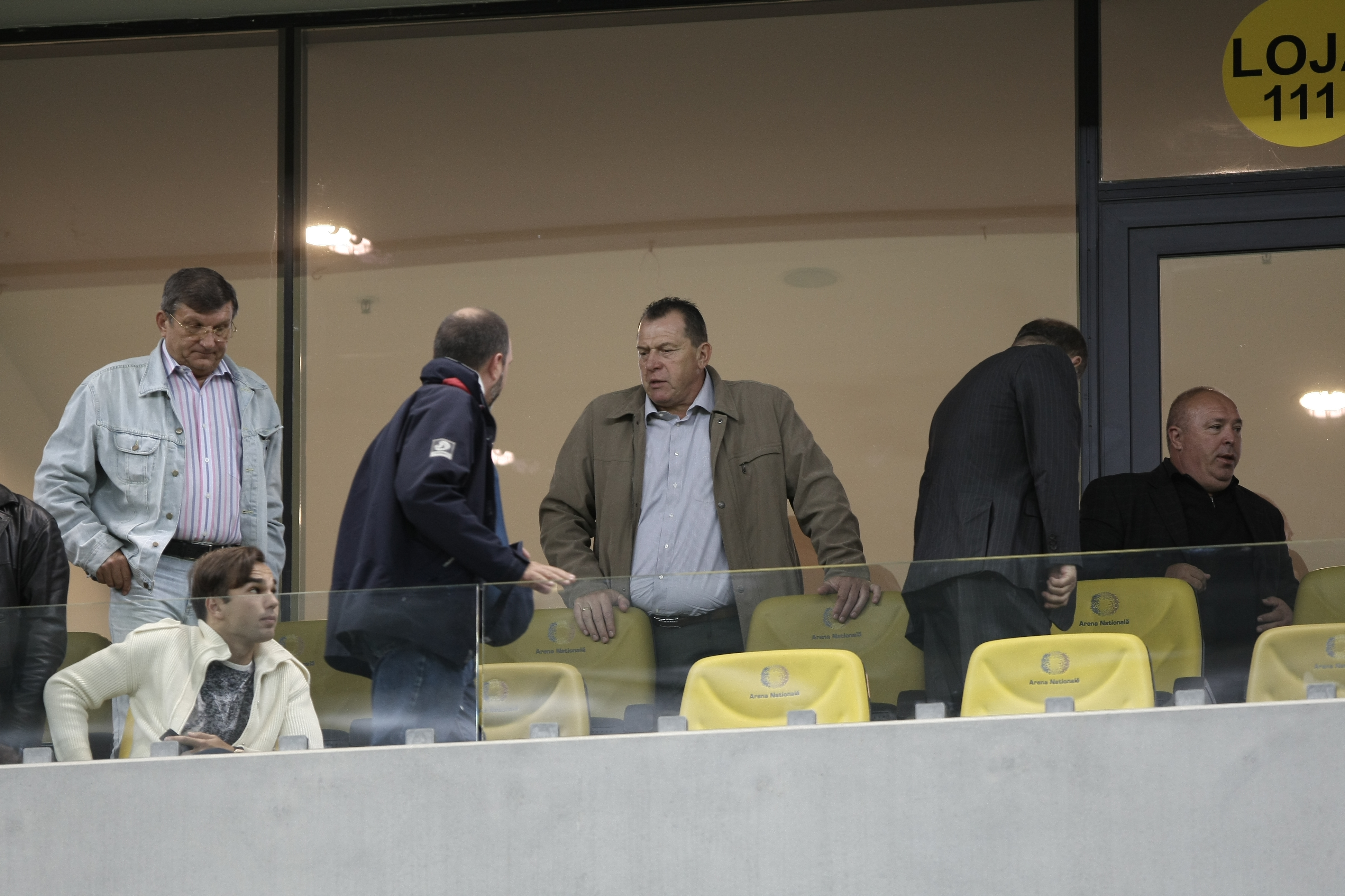 Liga I: Steaua - FC Voluntari 3-1. ^Hamroun, Chipciu și Stanciu l-au ridicat de pe bancă pe Rădoi, antrenorul fără licență al campioanei. Odată cu el, și pe ”principalul”-marionetă Țiți Dumitriu / GALERIE FOTO