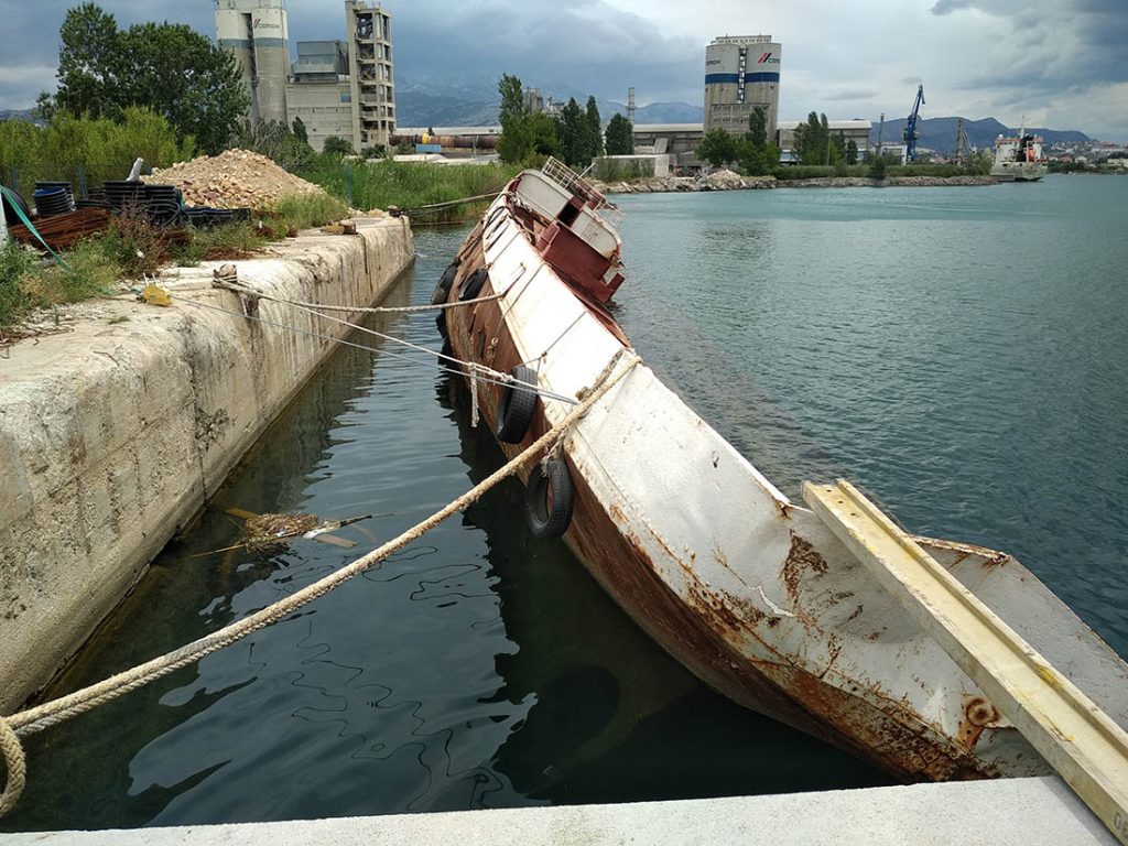 Horvát kikötőben eszi a rozsda Horthy flottájának utolsó tengerjáróját