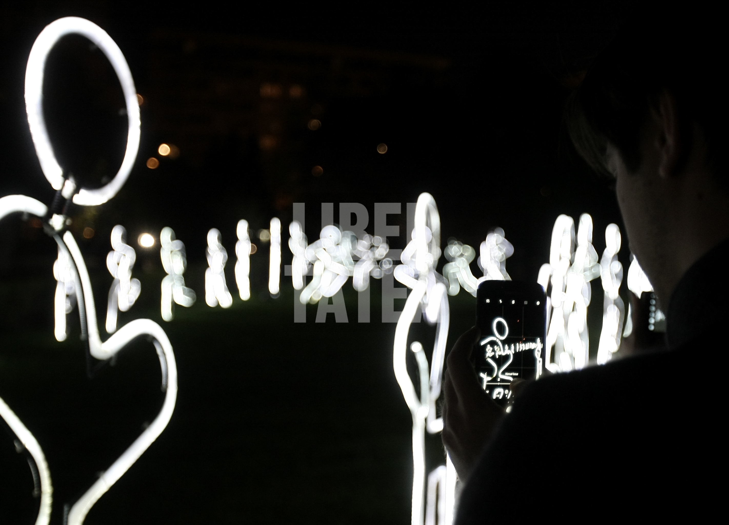 Spotlight 2017. Mii de oameni, fascinați de spectacolul de lumini și sunet din centrul Bucureștiului