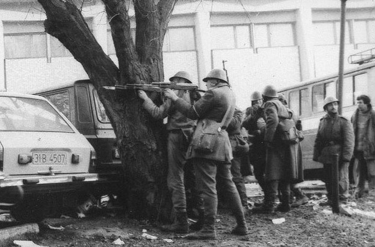 Gabriel Miron, fotoreporterul ziarului Libertatea care a imortalizat imaginile dureroase ale Revoluției: „Mi-au trecut gloanțele pe lângă cap!”. Motivul pentru care apariția primului număr a fost în dubiu