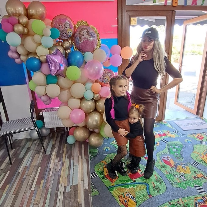 Sânziana Buruiană a răbufnit după ce a fost acuzată că își machiază excesiv fetița de 7 ani: „Oamenii sunt frustrați, invidioși, răutăcioși. Așa sunt românii”