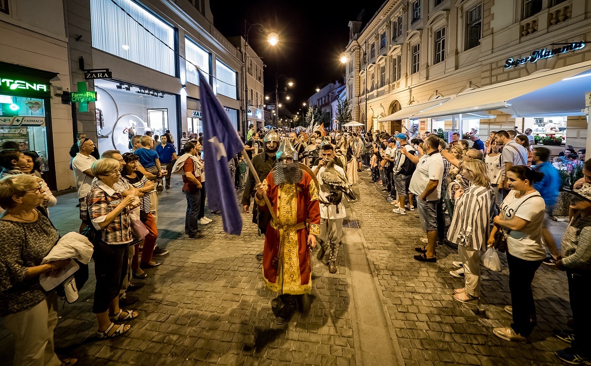 Atmosferă de poveste la Festivalul Medieval din Sibiu 2017. Cavaleri, domnițe și rock medieval în Piața Mare