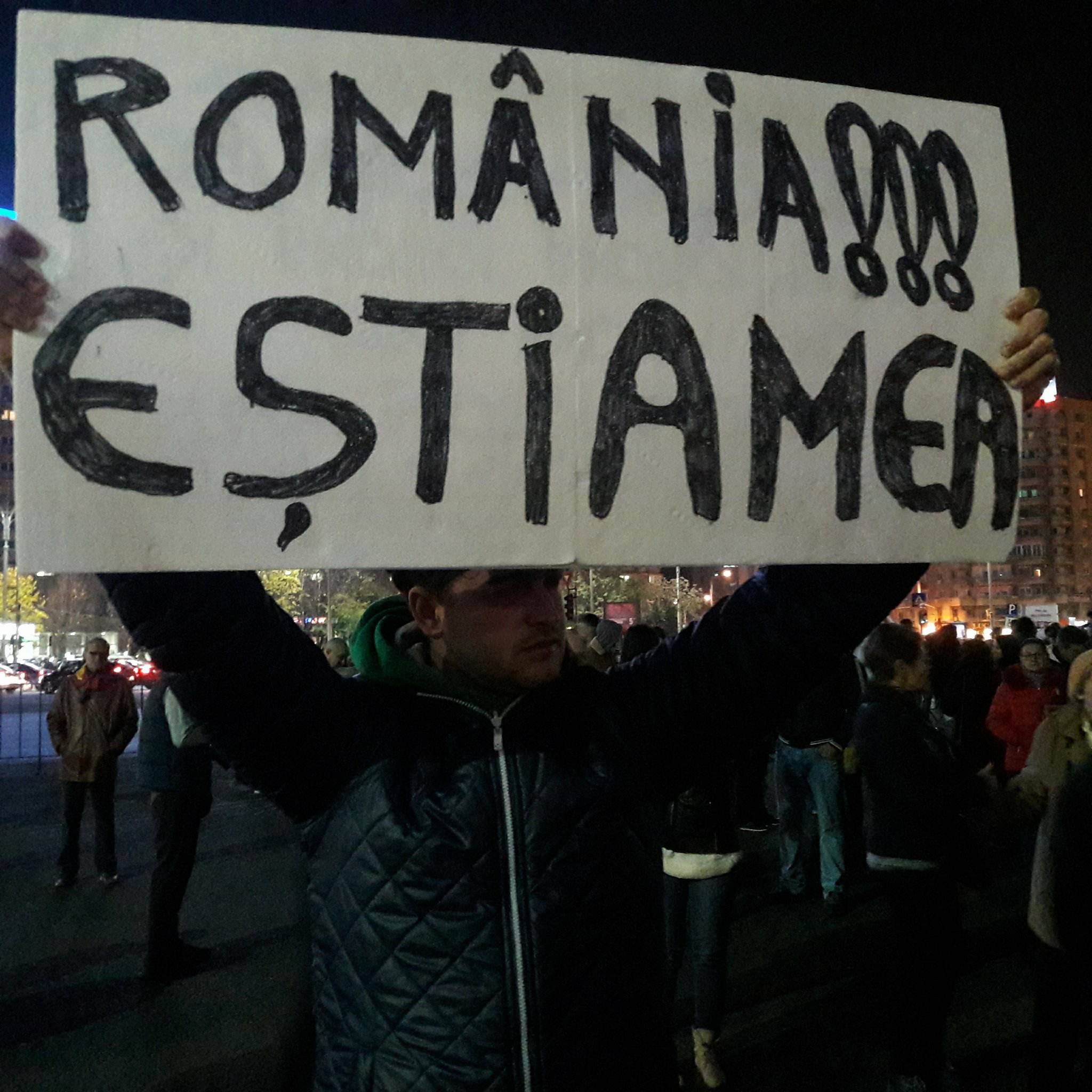 FOTO&VIDEO/ Protest în Capitală. 20.000 de oameni au participat la un marș din fața Guvernului până la Palatul Parlamenului