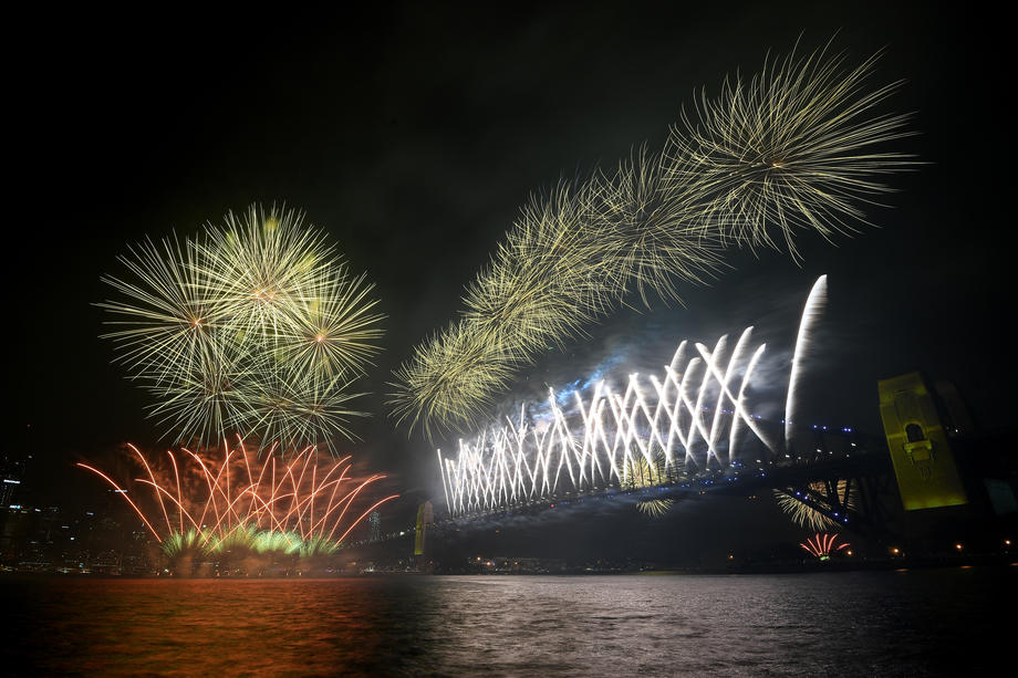 Mistuită de incendii devastatoare, Australia nu a renunțat la focurile de artificii din Sydney, la trecerea în 2020