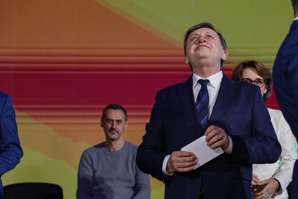 Crin Antonescu e oficial și candidatul PNL la alegerile prezidențiale din 2025