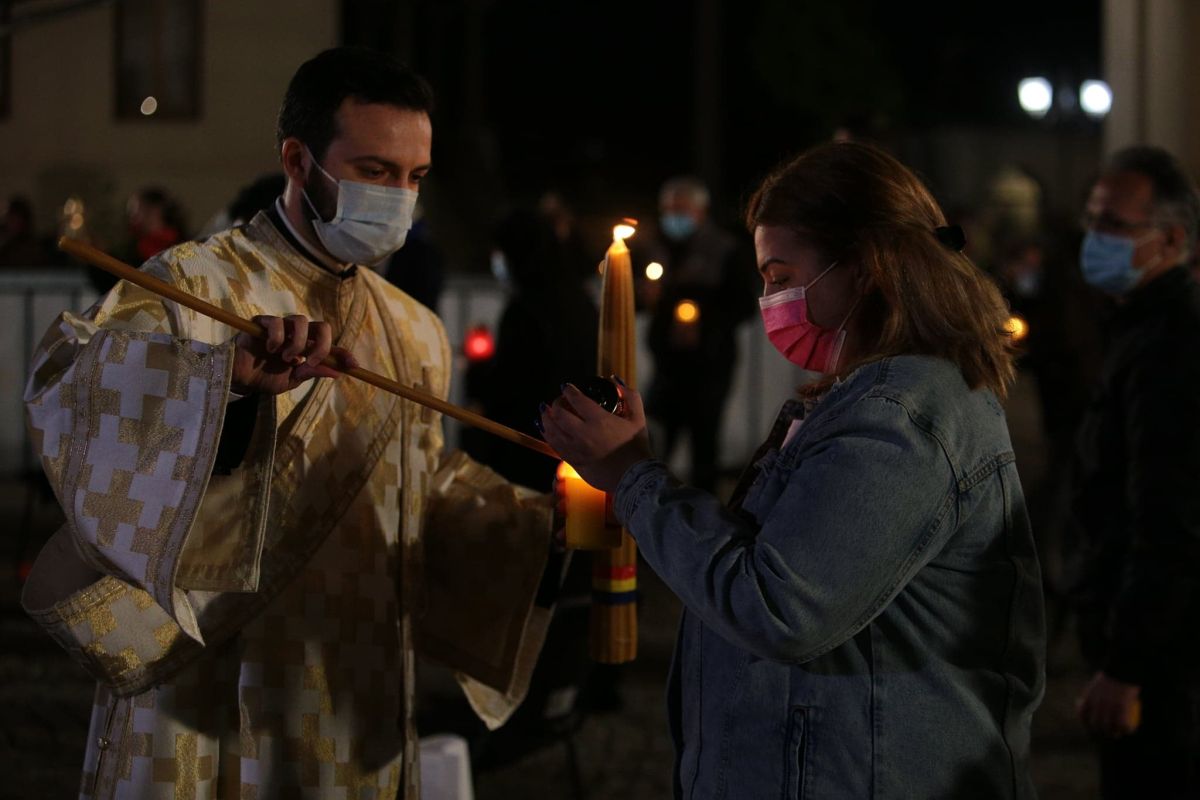 Ce le-a transmis credincioșilor Patriarhul Daniel, după slujba de Înviere