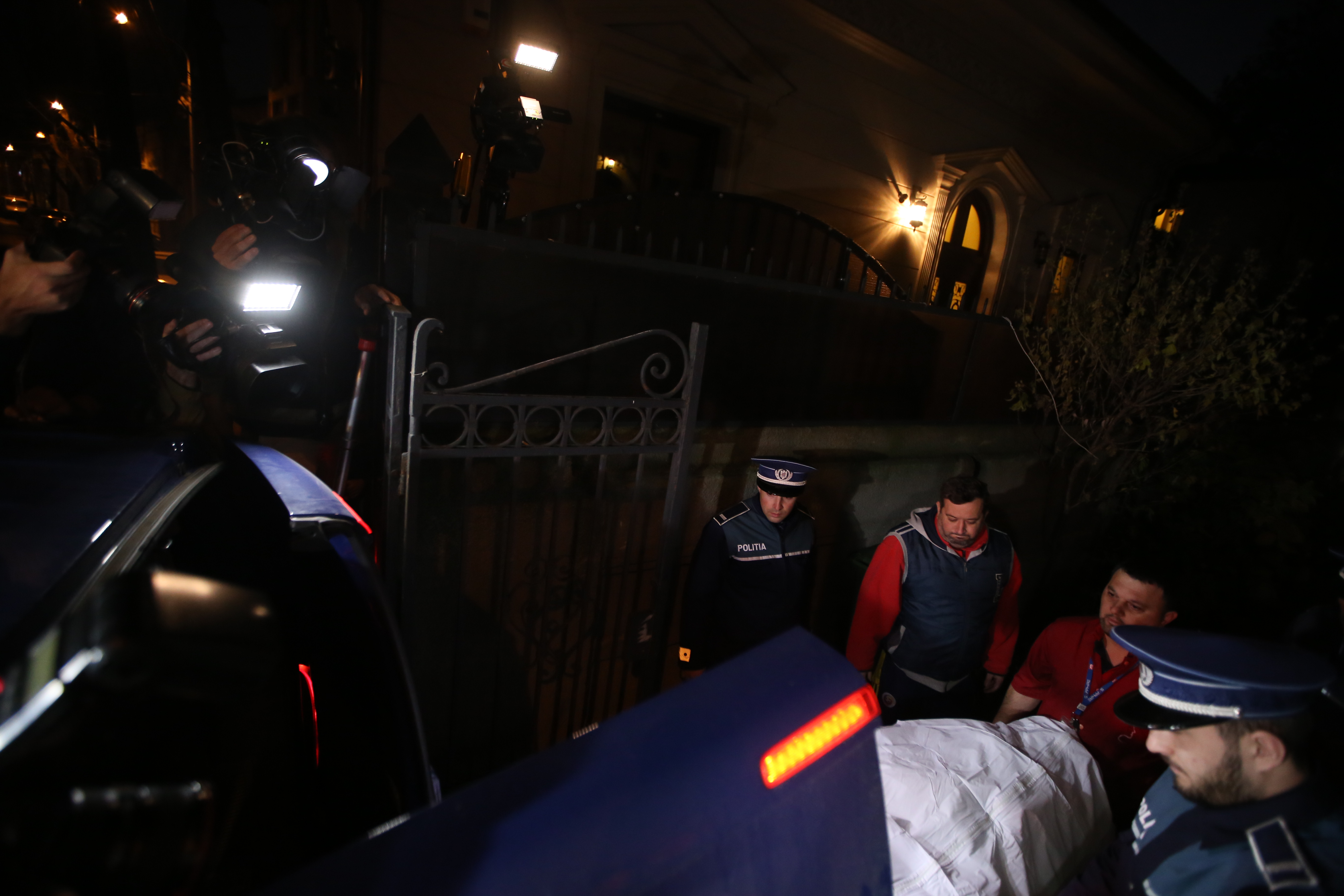 FOTO EXCLUSIV/ Imagini de la locuința Stelei Popescu. Trupul actriței a fost preluat de IML