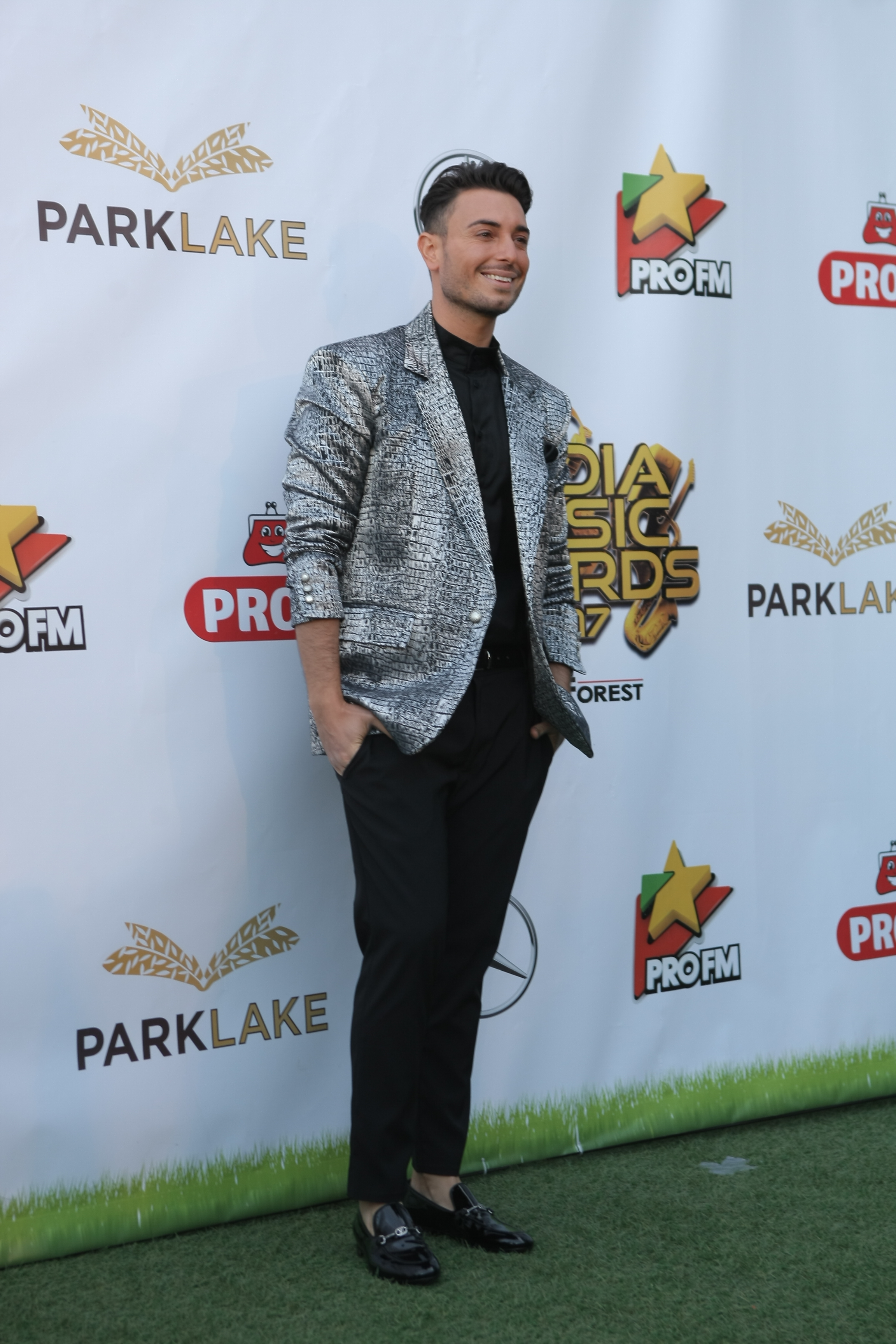 FOTO EXCLUSIV/ Media Music Awards 2017. Vedetele au strălucit în lumina reflectoarelor. Alina Eremia a întors toate privirile