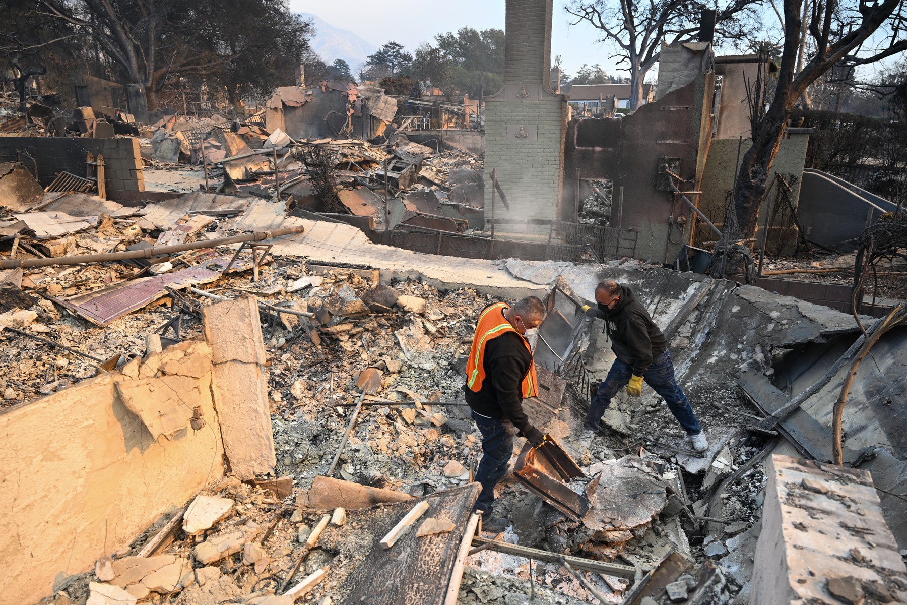 Singura casă rămasă în picioare după incendiul care a distrus mii de clădiri în Los Angeles