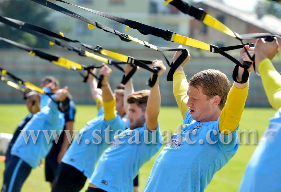 GALERIE FOTO / Suporteri campioni! Fanii s-au înghesuit să-i vadă pe stelişti la antrenament