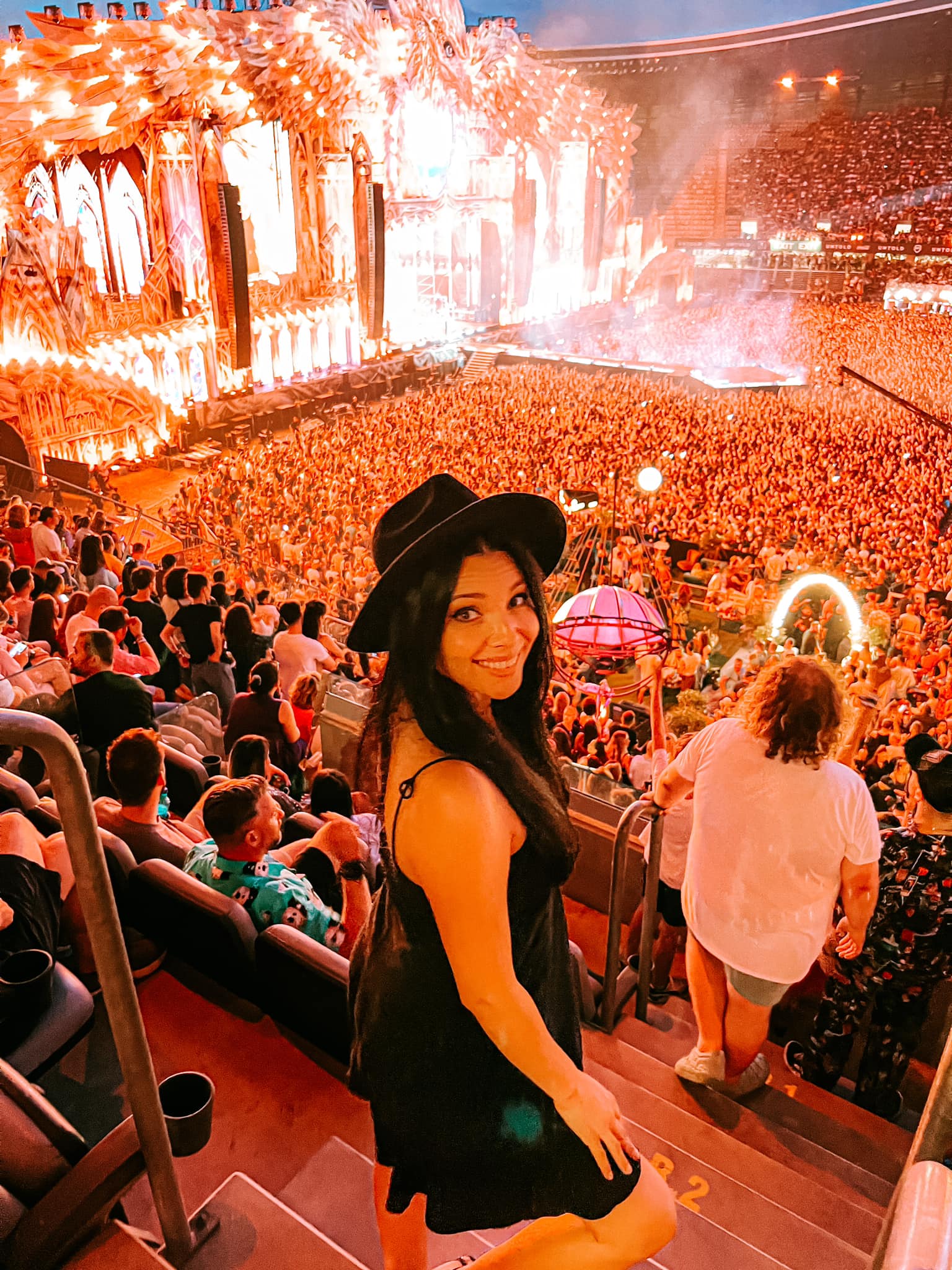 Cum au apărut vedetele Pro TV la Untold 2023. Andreea Esca, din nou în postura de DJ alături de Otravă
