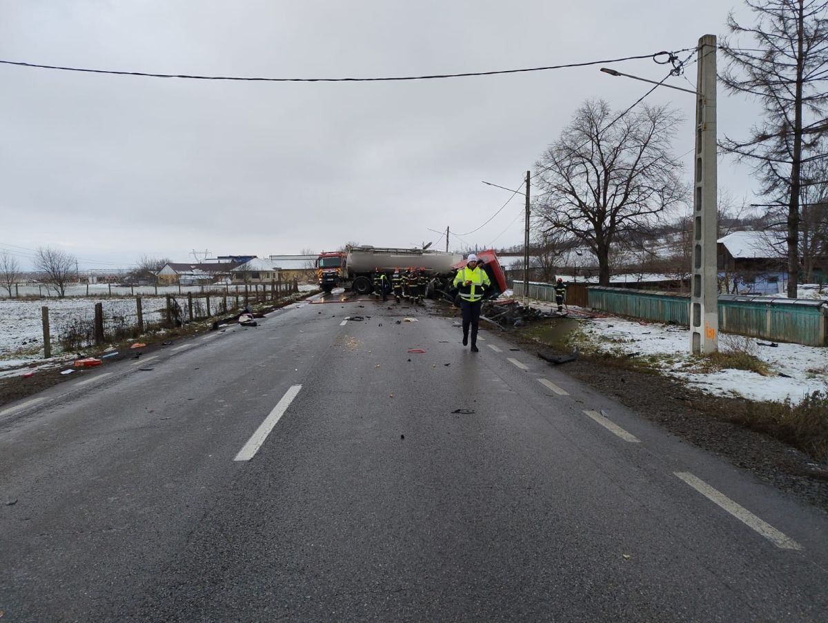 Filmul accidentului de la Forăști, Suceava, unde o familie întreagă a murit de Crăciun într-un BMW distrus de un TIR