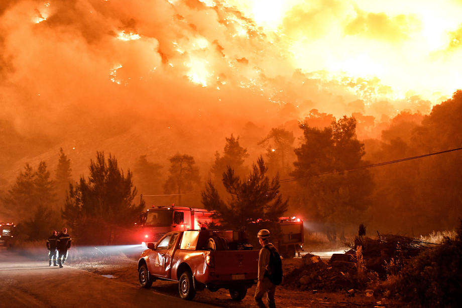 Incendii de vegetație în Grecia. Cel puţin şase sate şi două mănăstiri, evacuate