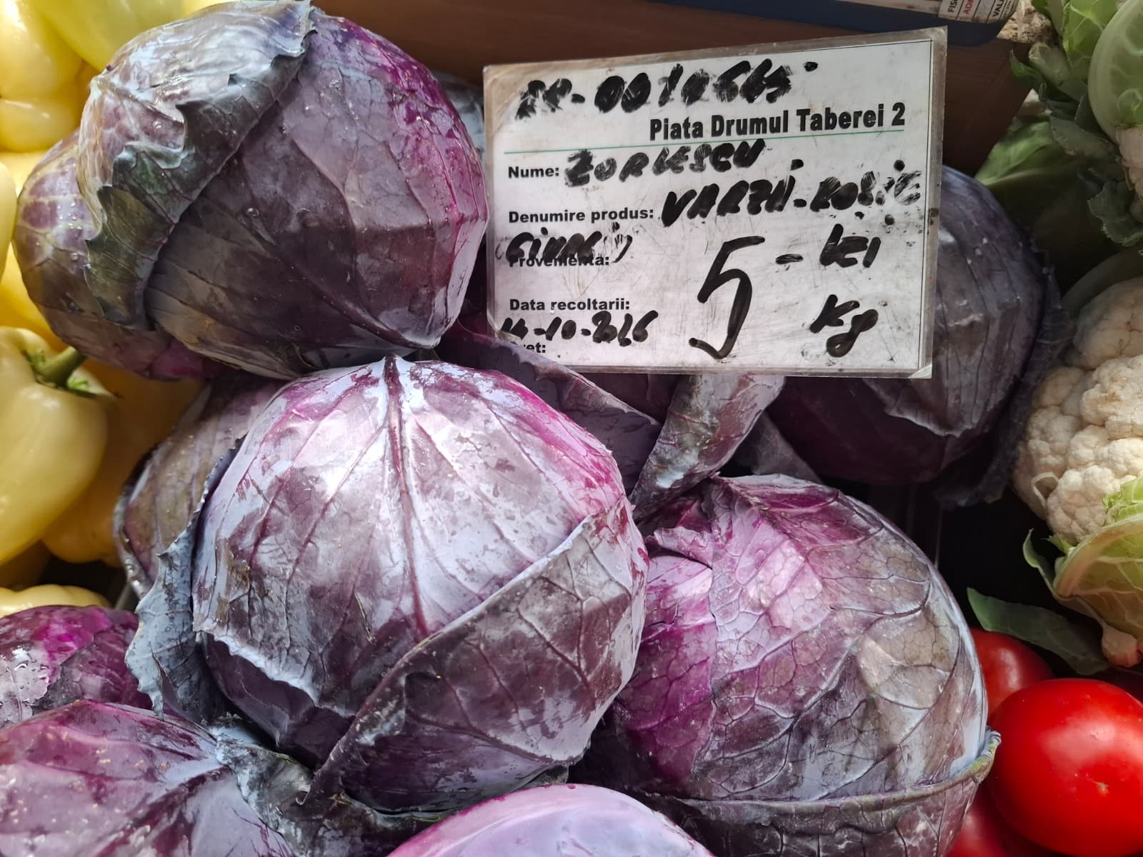 Cât costă să murezi varză albă de Buzău pentru sărmăluțe și friptură: prețurile din piețele din București