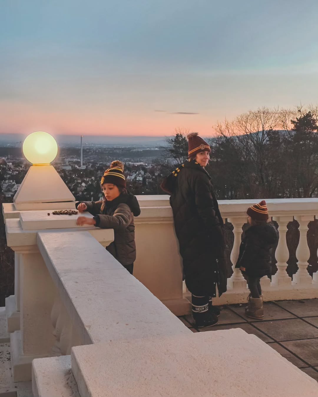 Dana Rogoz, vacanță de neuitat. Cum arată hotelul din Copenhaga în care s-a cazat cu familia: „Seamănă cu o cușetă de tren”