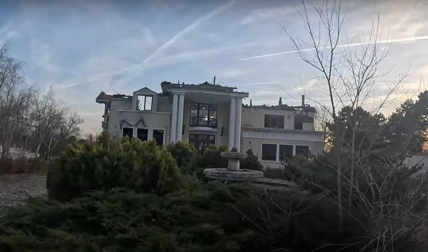 Ce a găsit Irinel Columbeanu în vila din Izvorani: „Irina a rămas cea mai prețioasă amintire a mea”. Casa a ajuns o ruină, după ce a ars 9 ore