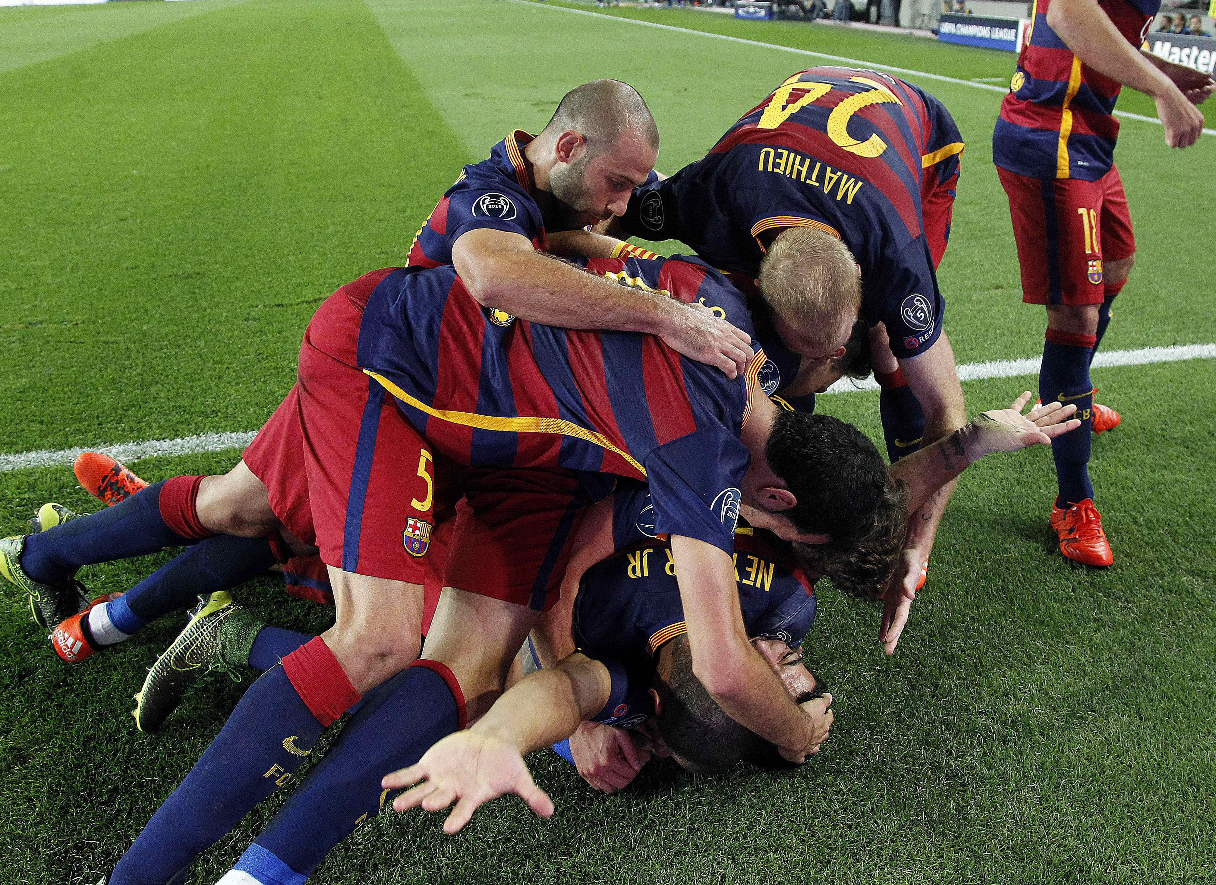 Liga Campionilor, etapa a II-a: Ce măcel, pentru Măţel! Fundaşul român a greşit la primul gol marcat de Bayern Munchen. Barcelona a suferit enorm fără Messi. Rezultat-bombă în Belarus. Jose Mourinho nu s-a simţit ca acasă la Porto, Chelsea a "furat-o" / GALERIE FOTO