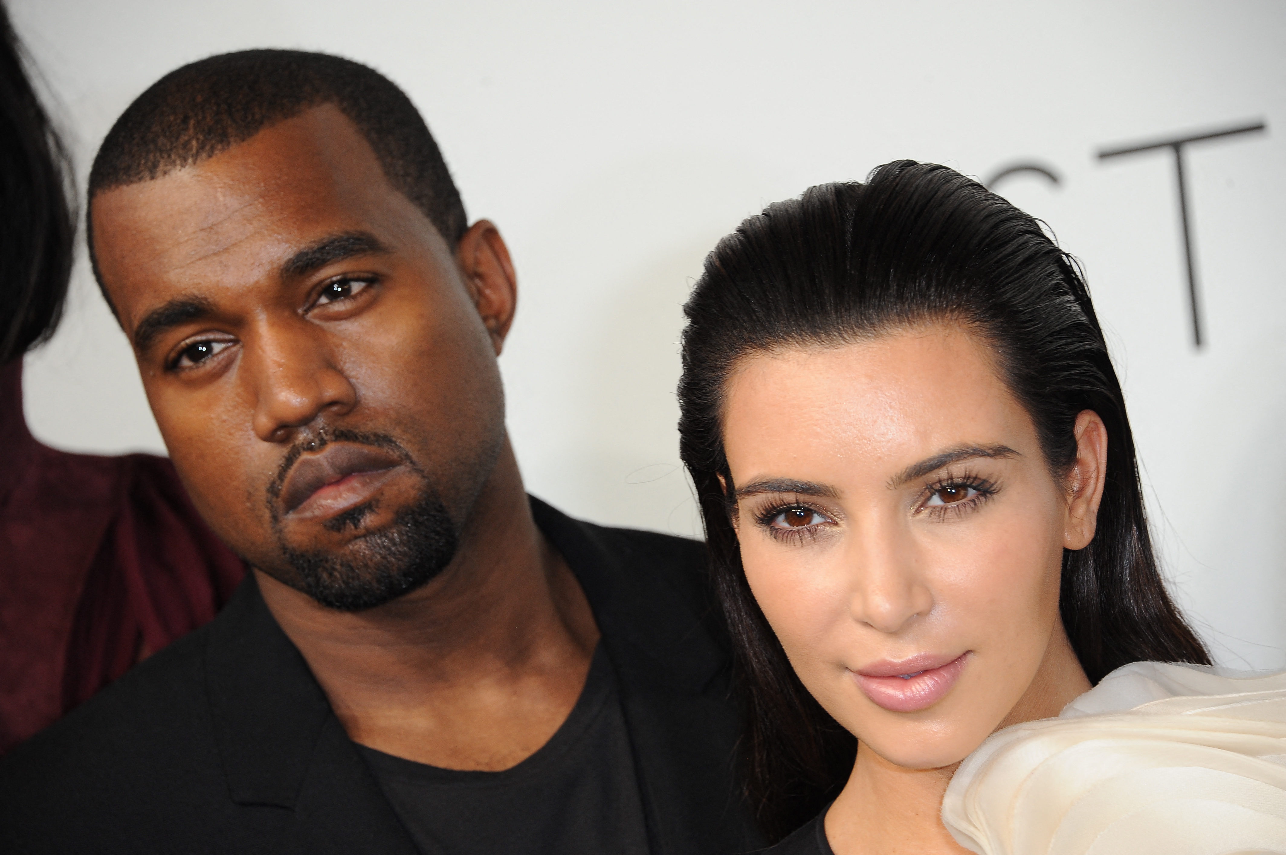 Kanye West, în conflict cu familia Kardashian: „Fetele mele nu vor poza în Playboy și nu vor face casete pornografice”