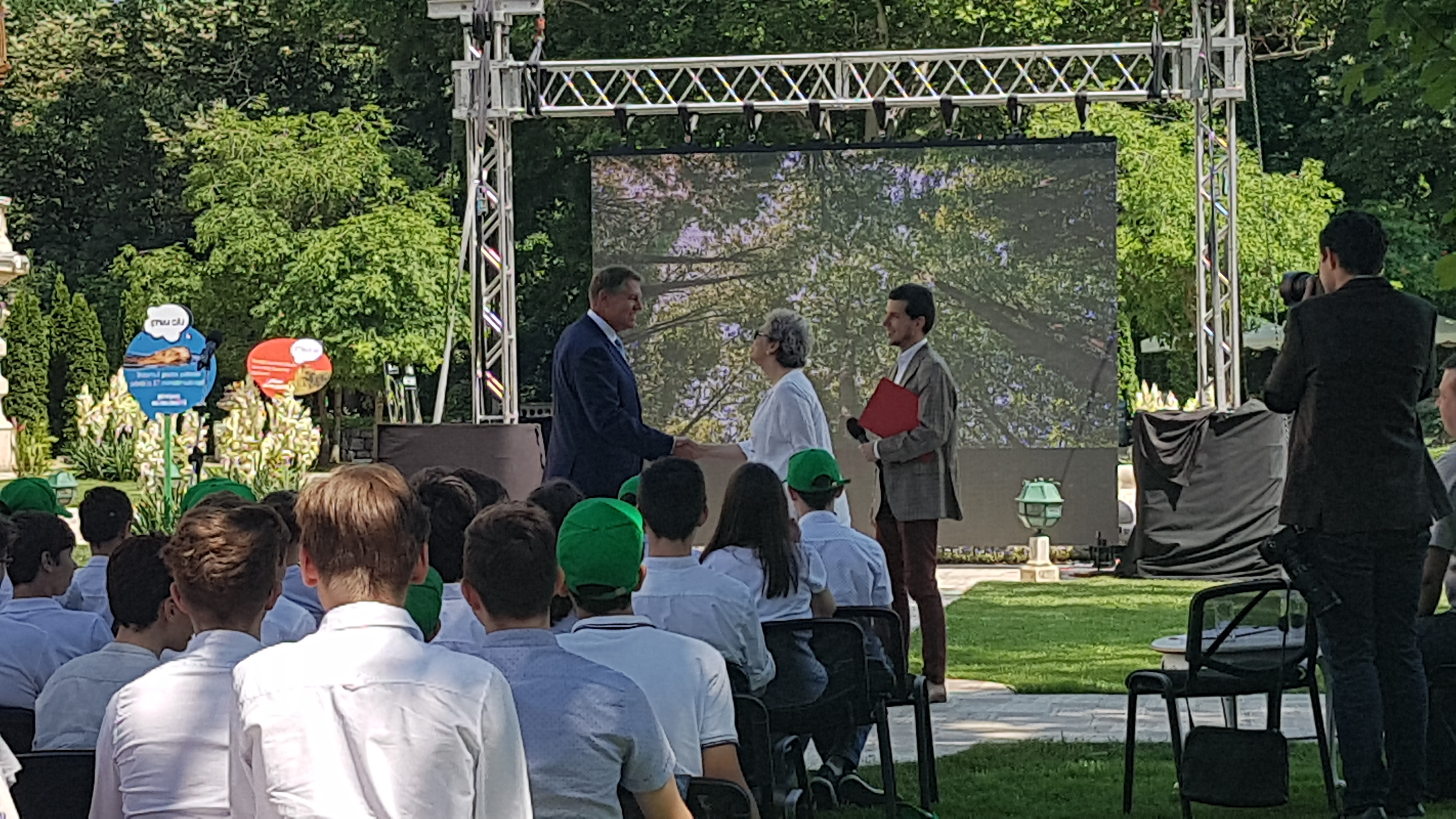 Președintele Iohannis a invitat elevii la Palatul Cotroceni, de Ziua Mediului; Au vizionat ”România Neîmblânzită” și au vorbit despre animale (FOTO)
