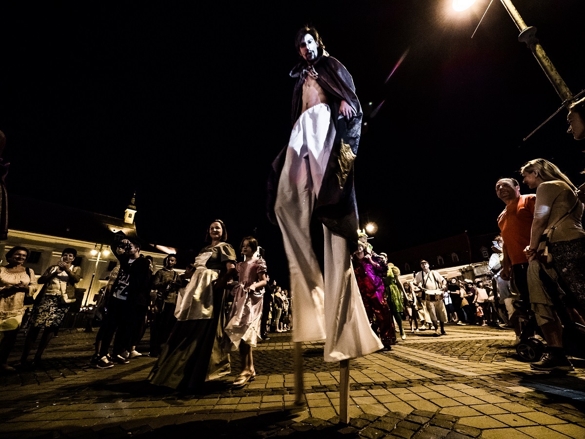 Atmosferă de poveste la Festivalul Medieval din Sibiu 2017. Cavaleri, domnițe și rock medieval în Piața Mare