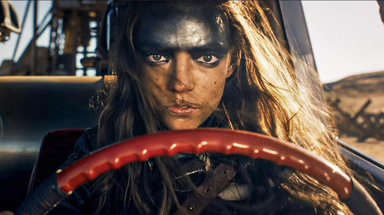 A Jó, a Rossz meg a benzingőz a sivatagban – Jogsi nélkül száguldozik Furiosa