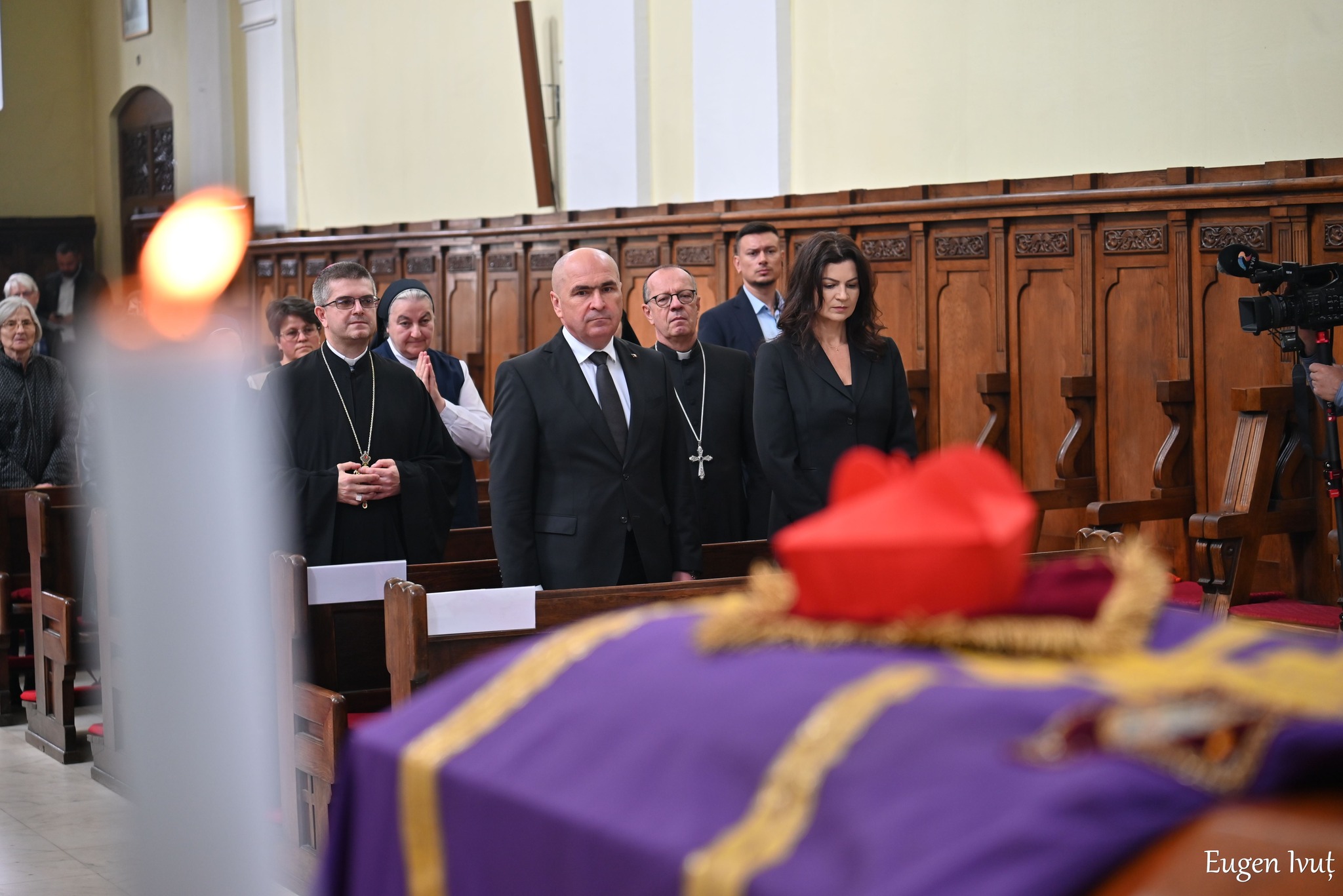 Cu ce se ocupă iubita lui Ilie Bolojan. Cum a apărut Ioana alături de premierul României