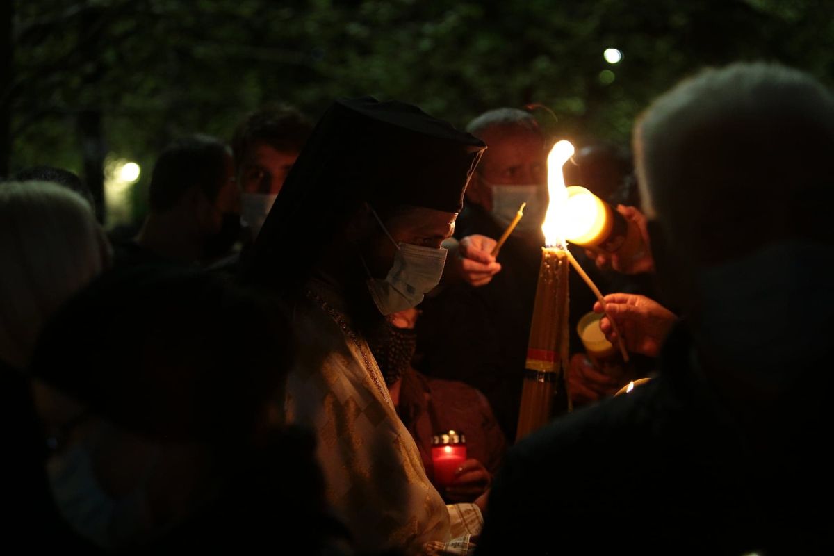Ce le-a transmis credincioșilor Patriarhul Daniel, după slujba de Înviere