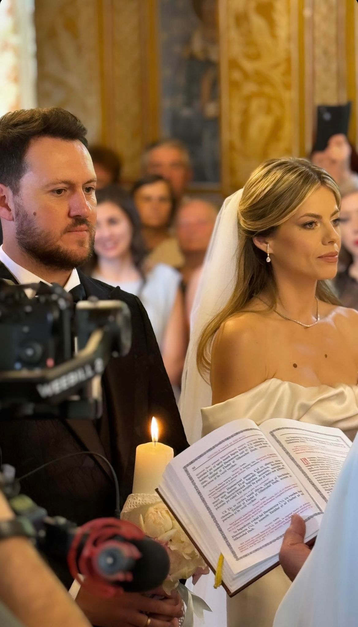 Imagini de la nunta Roxanei Hulpe. Tatăl preot a condus-o la altar, iar Cabral și Andreea Ibacka au fost nași