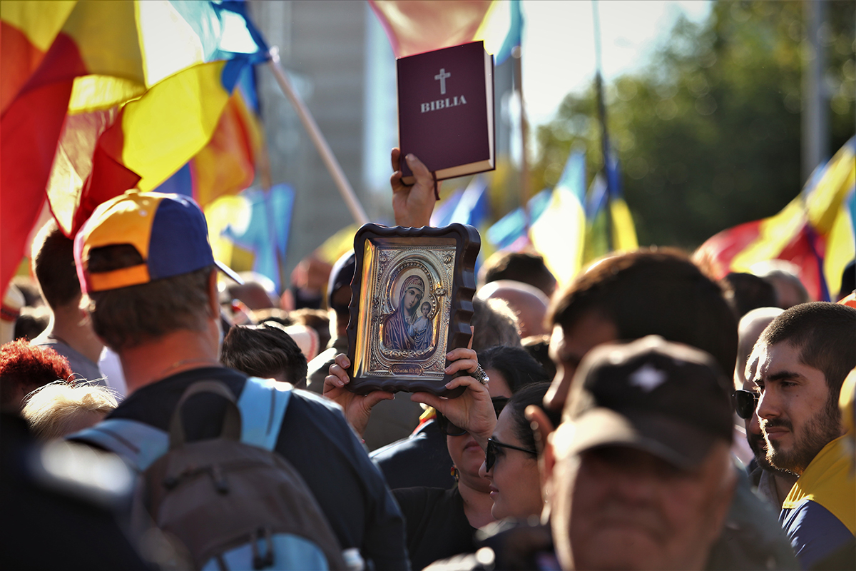 George Simion și Diana Șoșoacă s-au certat pe protestul din Piața Victoriei. Senatoarea a virat de la „Bine ați venit, fraților!”, la „Trădătorule, ți-ai bătut joc de AUR!”