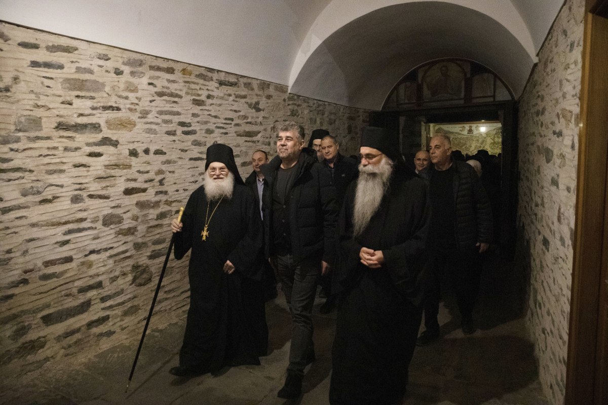 Marcel Ciolacu, din nou la Muntele Athos: „Niciun pământean nu merită o asemenea onoare”