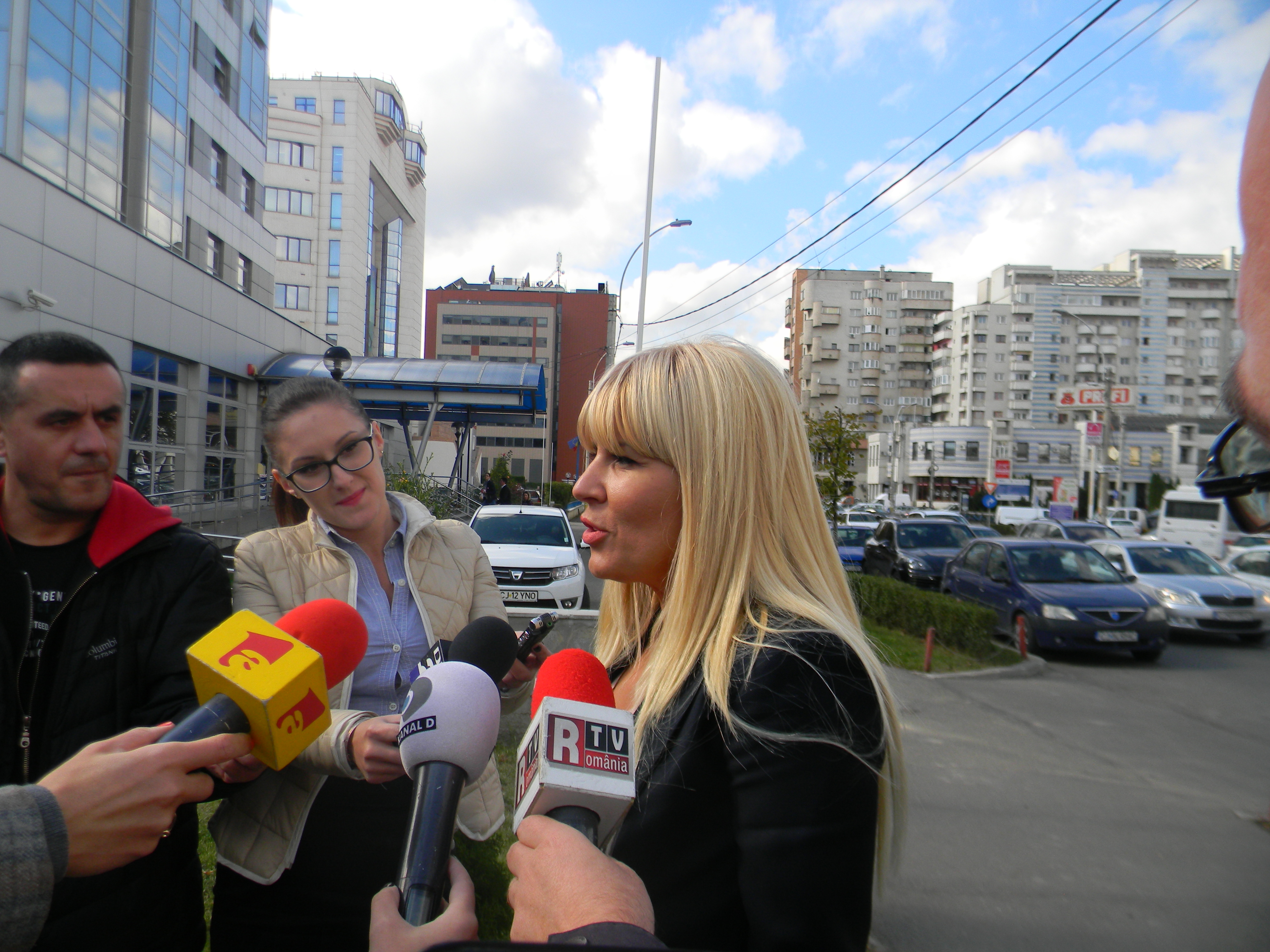 Elena Udrea și-a cunoscut colegii de la Teologie / GALERIE FOTO