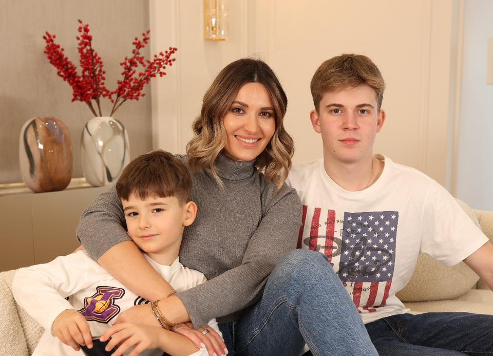Cu ce notă a terminat fiul Elei Crăciun liceul. Alex a susținut astăzi prima probă la Bacalaureat