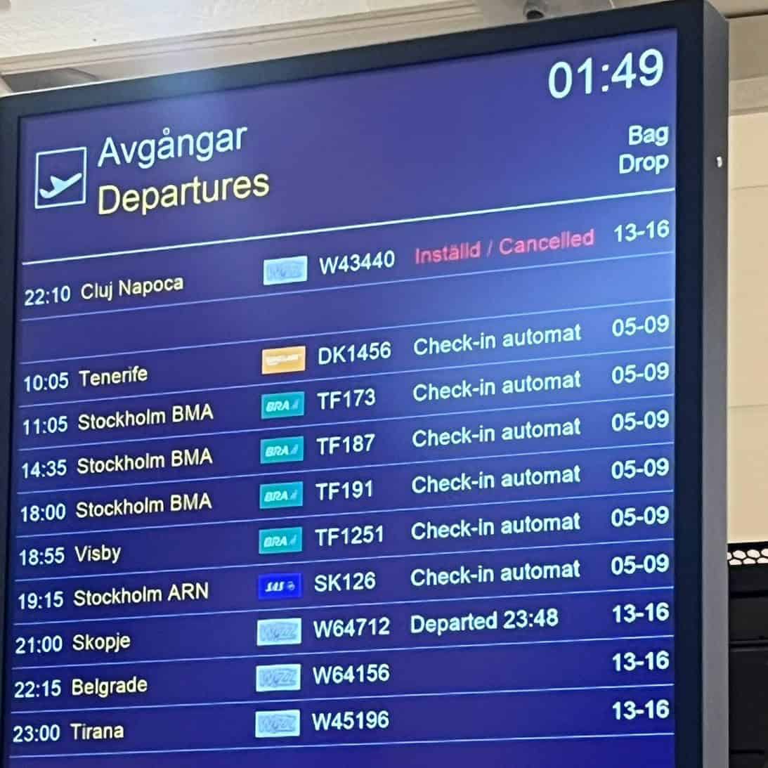 Peste 200 de români au rămas blocați într-un aeroport din Suedia aproape 24 de ore: „Ne-au spus «Descurcați-vă»”